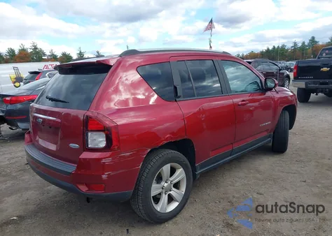 2017 Jeep Compass Latitude 4X4 z USA, uszkodzony, nr VIN 1C4NJDEB7HD127689